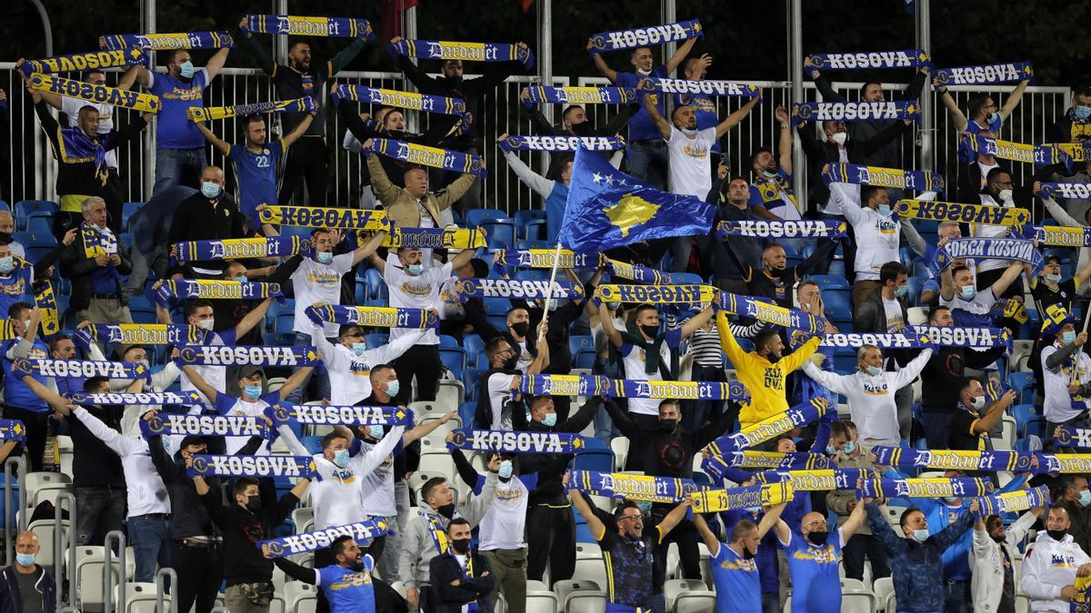 La afición de Kosovo, en el último partido ante Grecia