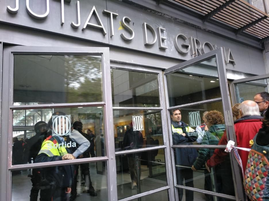 Tensió als jutjats de Girona quan més de 100 persones s'han volgut «autoinculpar»