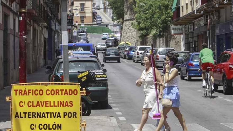 El cambio de redes mejorará la calidad y la presión del agua en la zona de plaza Marrón de Cáceres