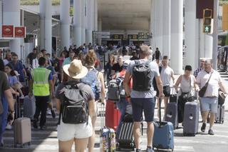 Frente común de Baleares y Canarias para volar con descuento con el equipaje de mano incluido