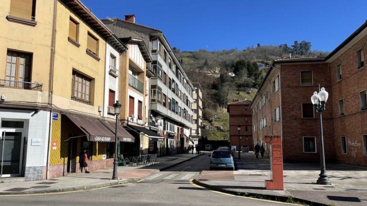 La calle Puerto de Pajares, en Blimea.