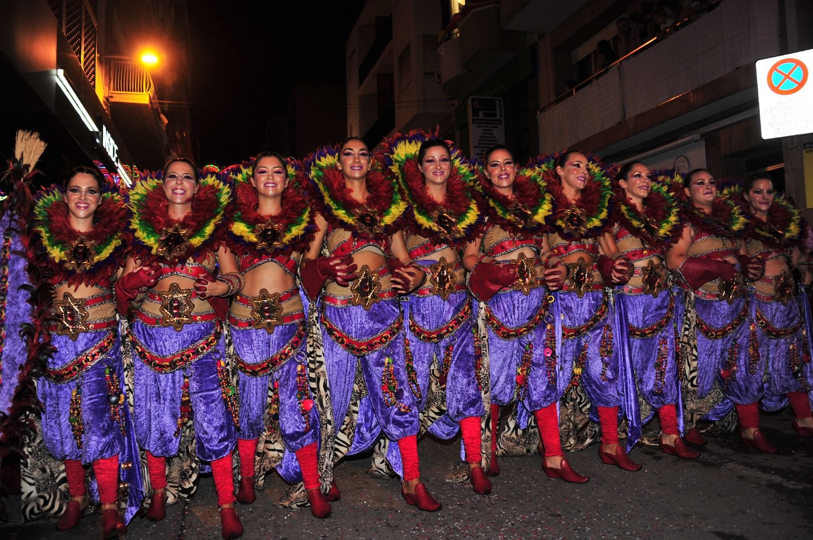 Fiestas de Santa Pola: Una Entrada que pone buena cara al mal tiempo