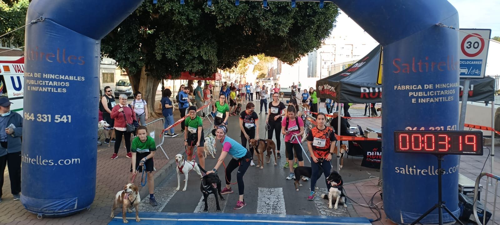 El emotivo Canicross de la falla Sud-oest de la Vall, en imágenes