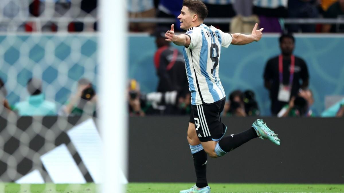 Julián Álvarez celebra su gol contra Australia