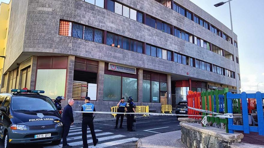 Un incendio desaloja a 40 personas de unas oficinas okupadas hace 12 años