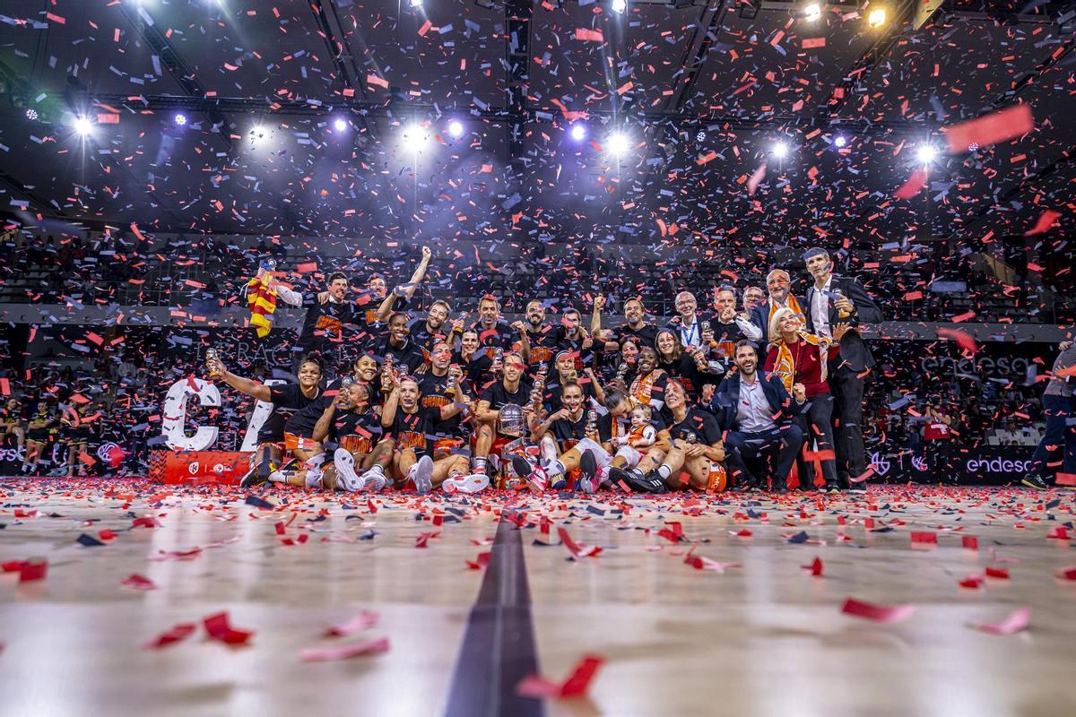 Así celebraron la Copa las jugadoras del Valencia Basket en Tarragona