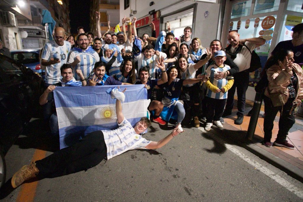 Aficionados argentinos en Murcia: partido, penaltis y celebración