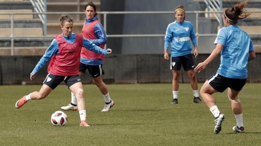 Entrenamiento de las jugadoras malagueñas.