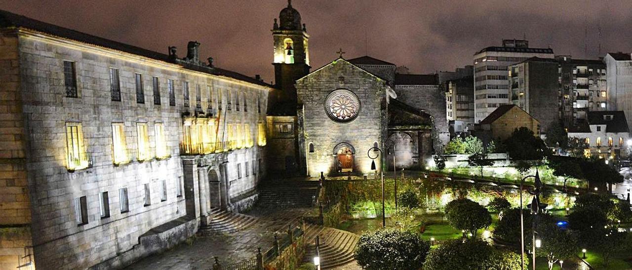 La antigua delegación de Hacienda, a la izquierda, en plena Ferrería.