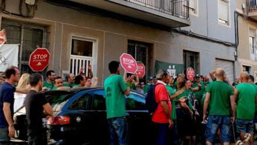 Stop Desahucios Alicante organiza un concierto para pagar sus multas -  Información