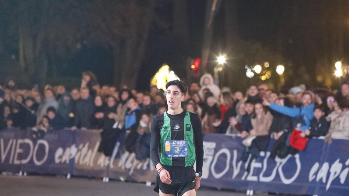 La polémica en la recta final de la San Silvestre de Oviedo, explicada por los protagonistas: "Me trataron de loco"