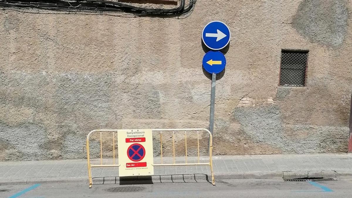 La senyalització fotografiada al carrer Circumval·lació