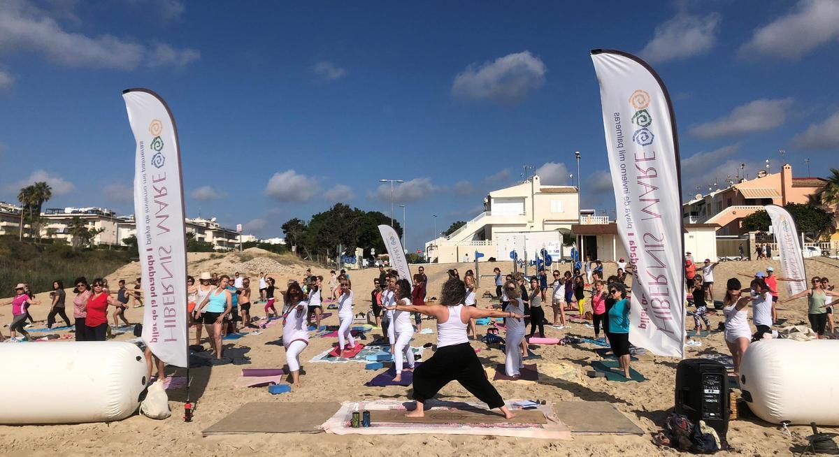 Se imparten clases de yoga o Crossfit en la playa durante todo el año.