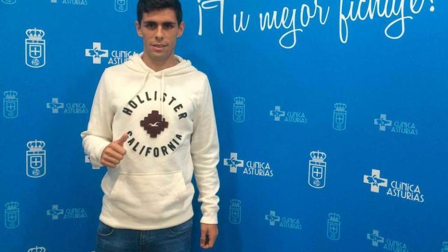 Óscar Gil tras pasar el reconocimiento médico con el Oviedo.