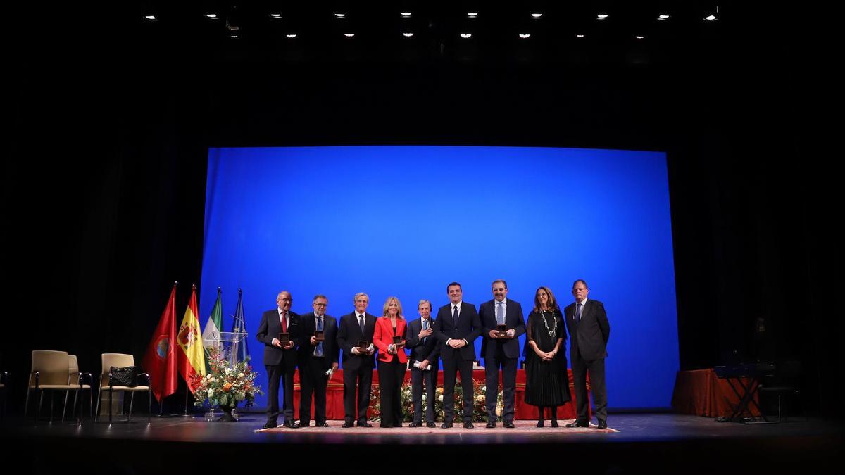 Premiados y autoridades.