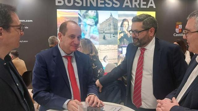 Representantes de O Salnés en una de las reuniones celebradas en Fitur el pasado año.
