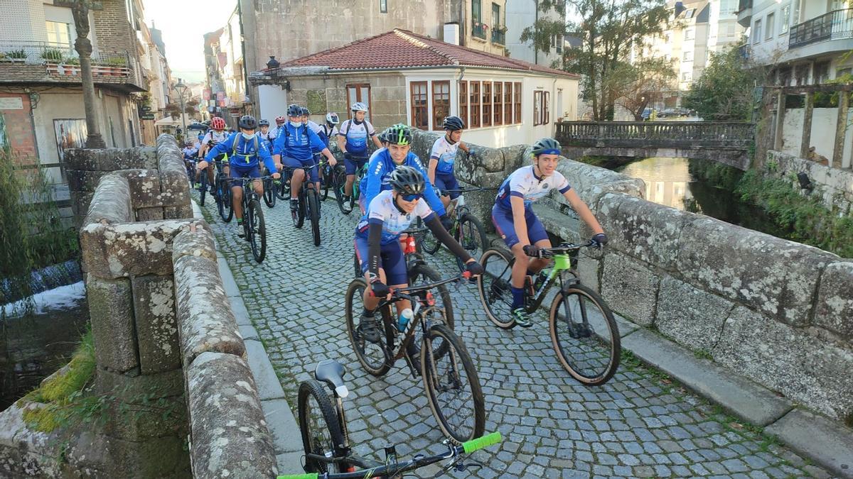 El trayecto tuvo pasos por lugares emblemáticos del Camino Portugués como el Puente Romano de Caldas.