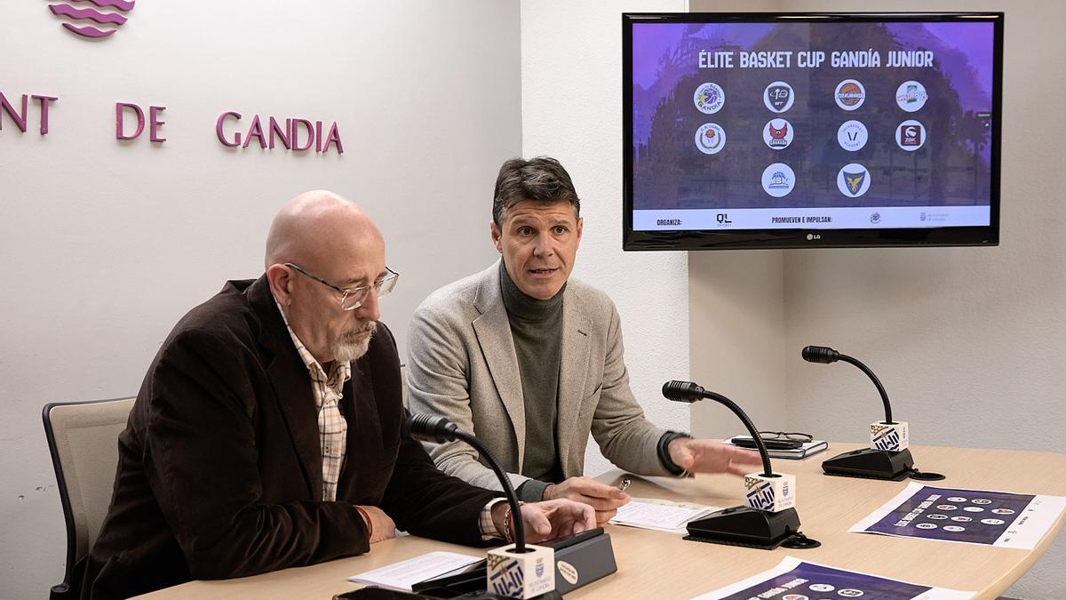 El concejal de Deportes y el organizador del torneo, en la presentación