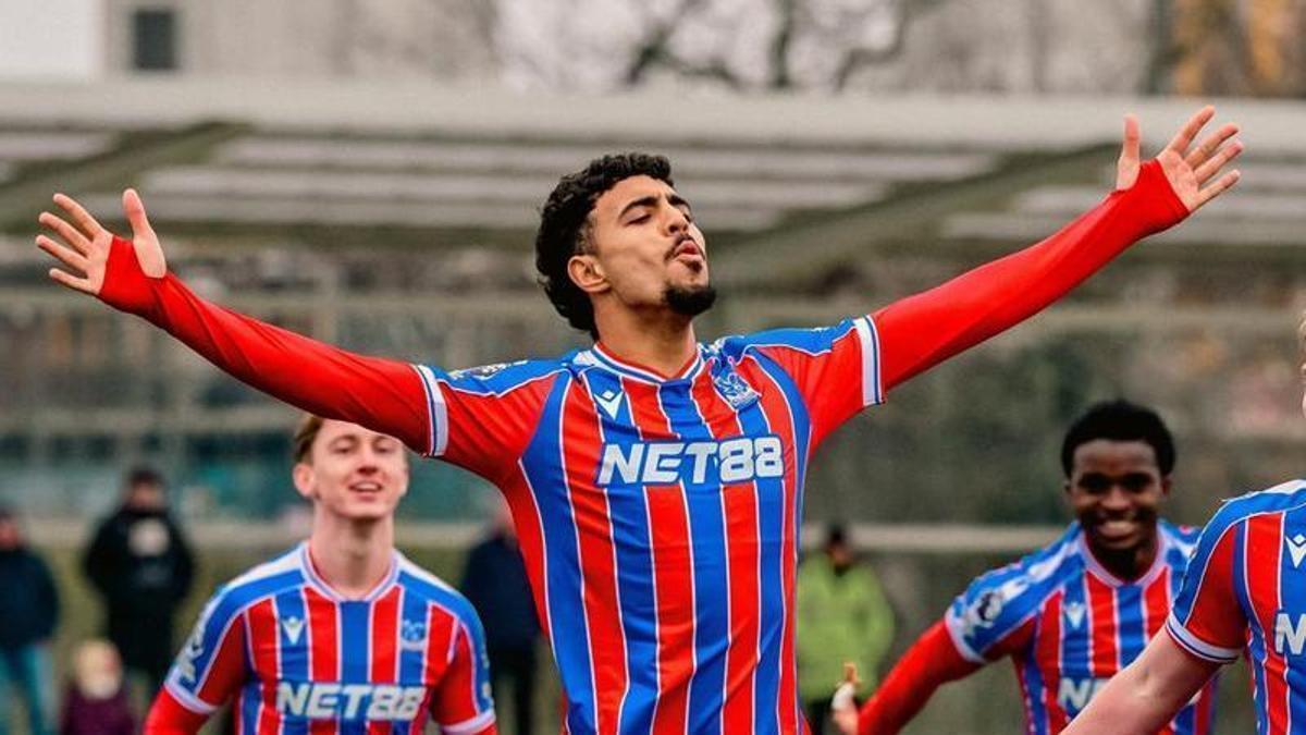 Chadi Riad celebra un gol con el filial del Crystal Palace.