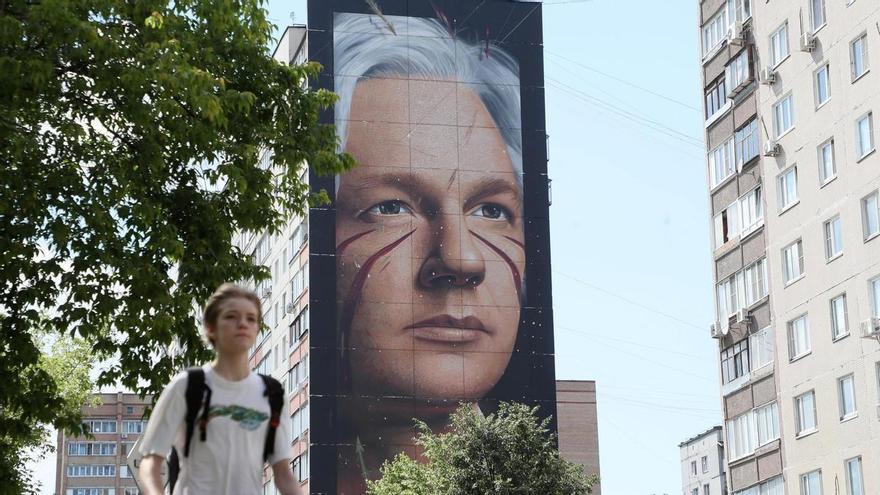 La celebración domina las reacciones políticas al acuerdo por el que Assange quedará en libertad