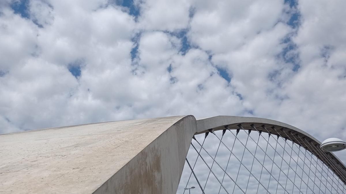 Nubes desde el puente del Tercer Milenio