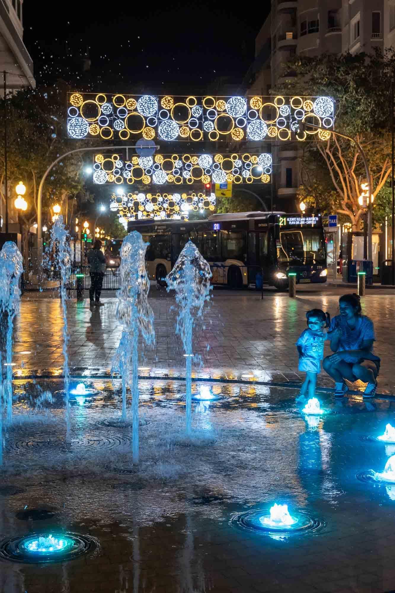 Alicante enciende las Hogueras 2025