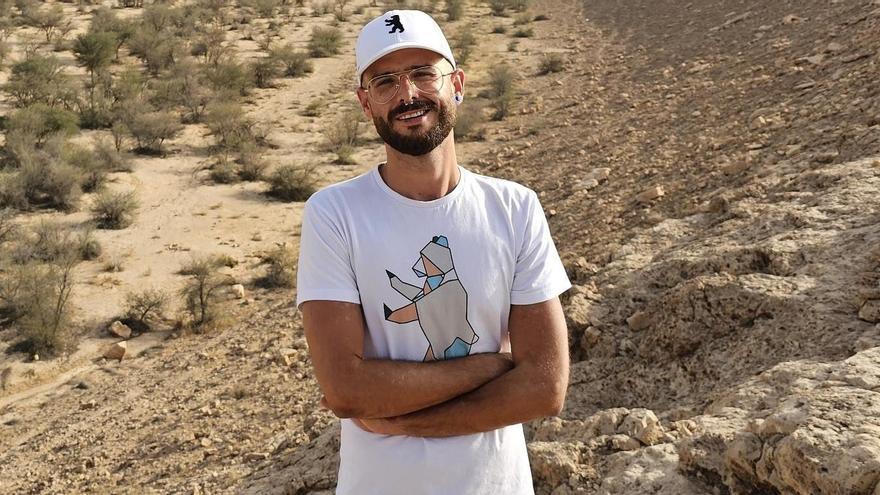 Erik Barrio durante uno de sus viajes.