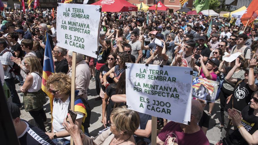 Protesta multitudinària a Puigcerdà en contra dels Jocs