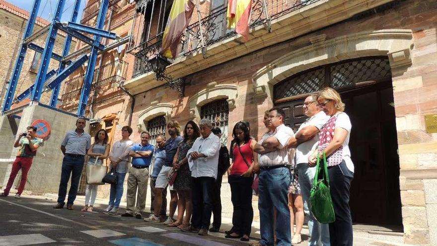 La ciudad hace suyo el dolor de Barcelona, condena el atentado y apoya a las víctimas