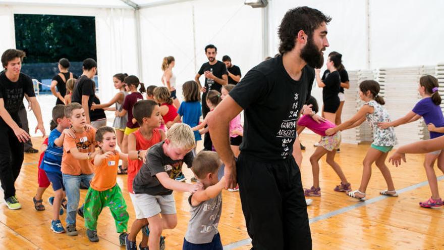 Dansa tradicional com a passat, present i futur: els campus formatius de l&#039;ÉsDansa