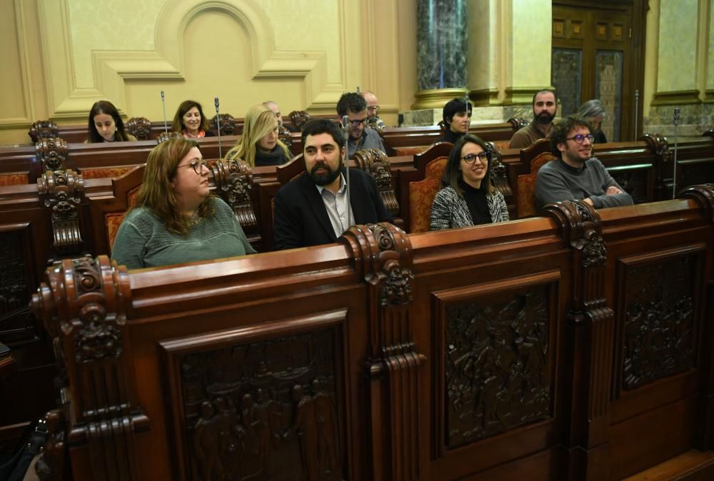 PP y BNG se abstienen. El pleno también aprueba un cambio en el presupuesto del IMCE.