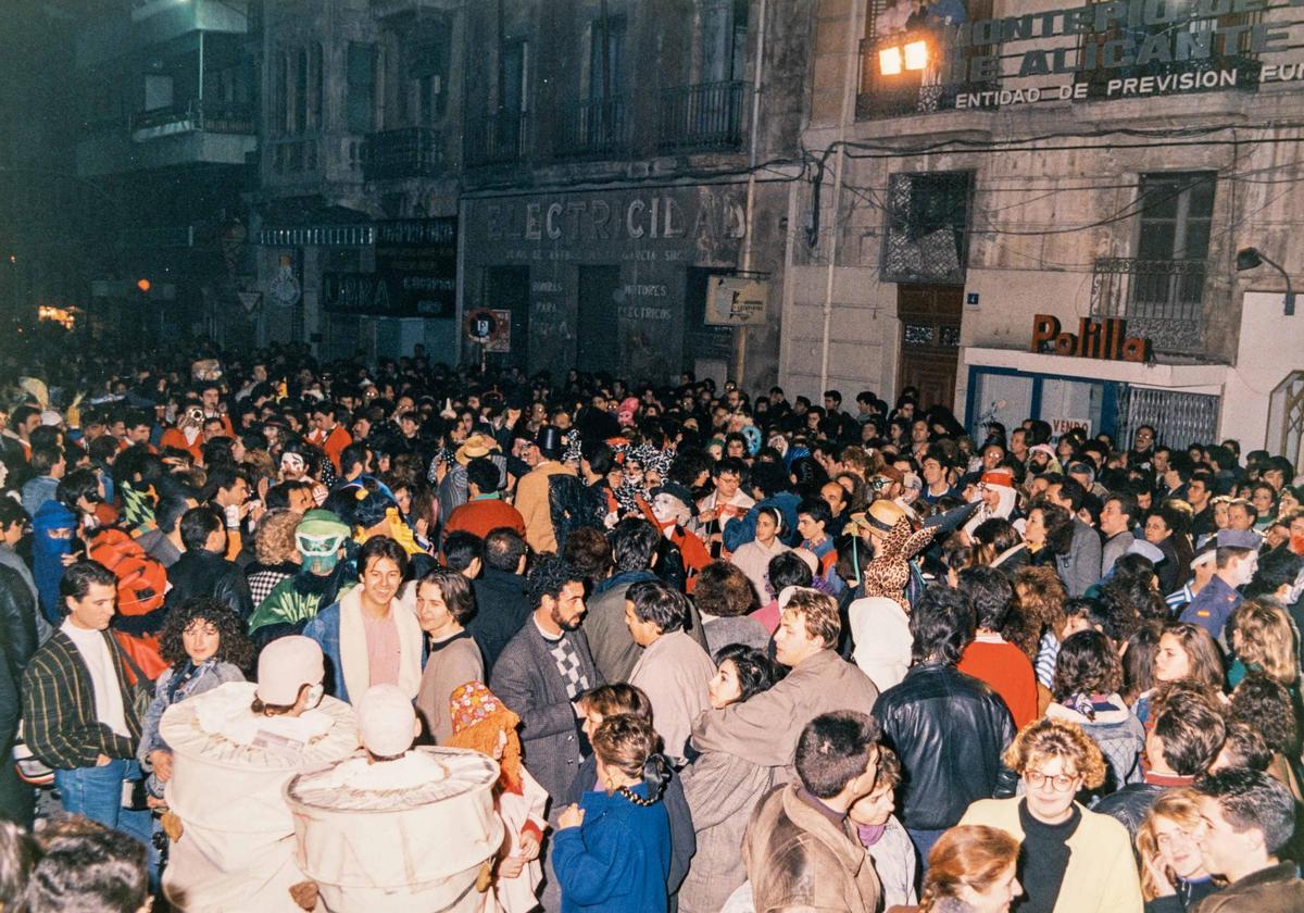 Así se celebraba el Carnaval en Alicante a finales de los años 80