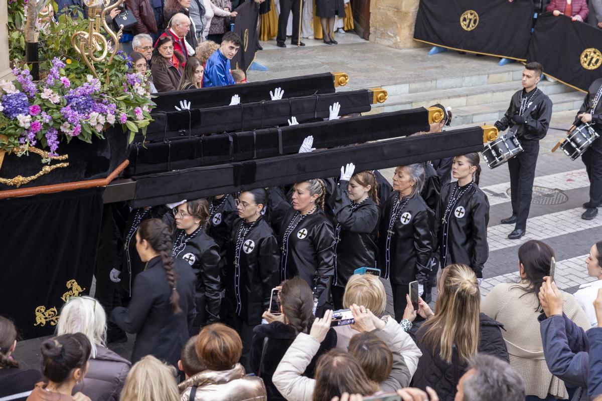 Las quince cofradías de la Semana Santa de Torrevieja recorrieron las calles en Viernes Santo Las quince cofradías de la Semana Santa de Torrevieja recorrieron las calles en Viernes Santo