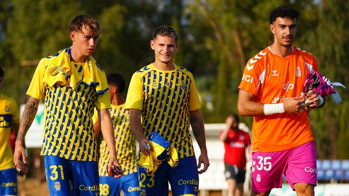De izquierda a derecha, Adam Arvelo, Cristian Gutiérrez y Adri Suárez.