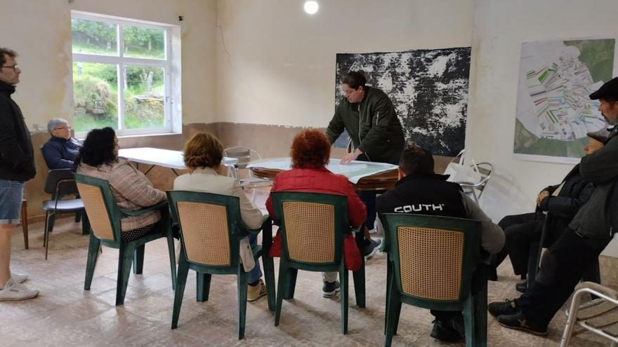 Reunión de técnicos y propietarios en Cabanelas.