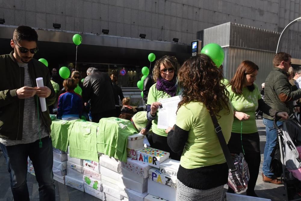 Los interinos de Educación protestan por las oposi