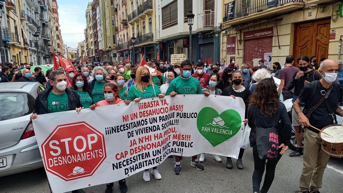 Participantes de la manifestación contra la Ley Mordaza en València