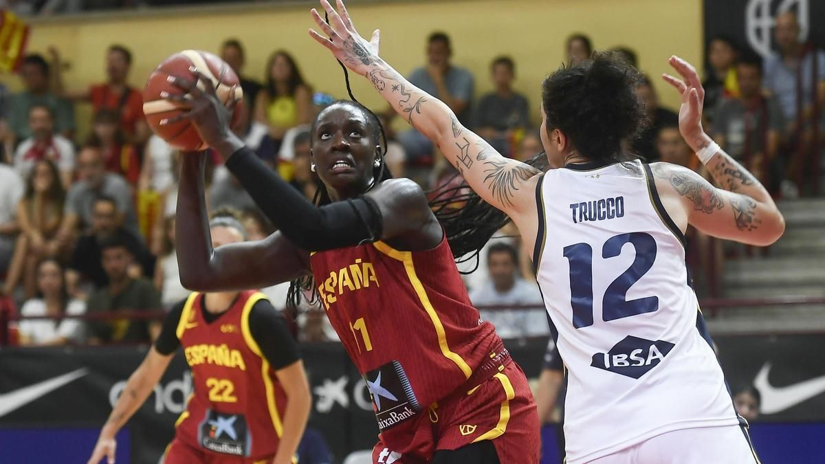 Awa Fam, en el amistoso de preparación para el Eurobasket, en Inca (Mallorca).