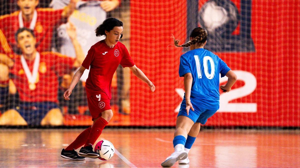 Alba Campos en un partido de entrenamiento en la reciente concentración en Las Rozas.