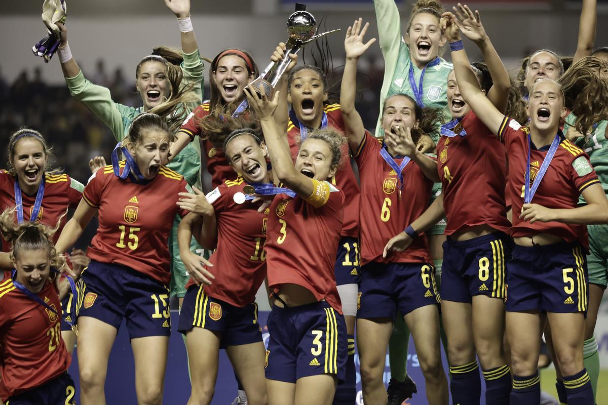 Jugadoras de España celebran la Copa Mundial Femenina Sub-20.