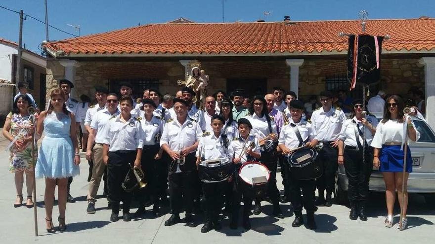 Sones de la Banda de Cornetas y Tambores de Morales del Vino en las fiestas de Peñausende