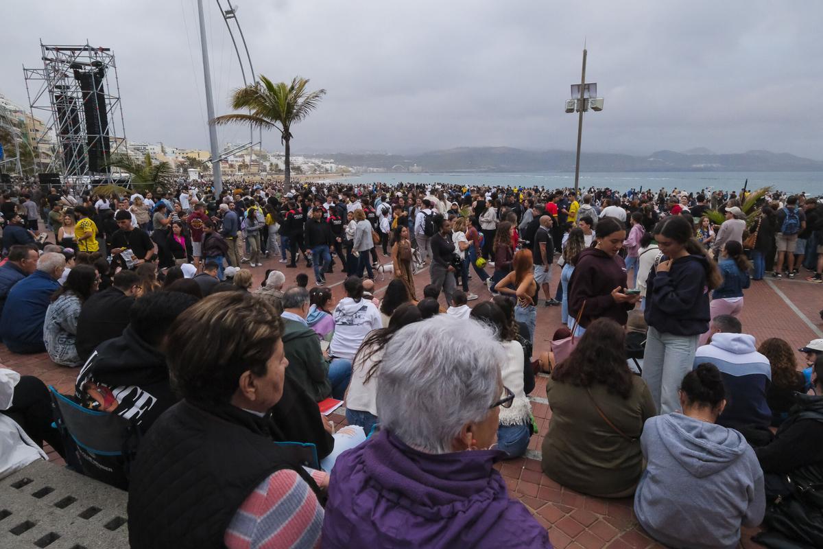 Espectáculo de drones en Las Canteras para anunciar el nuevo disco de Quevedo, 'El Baifo'