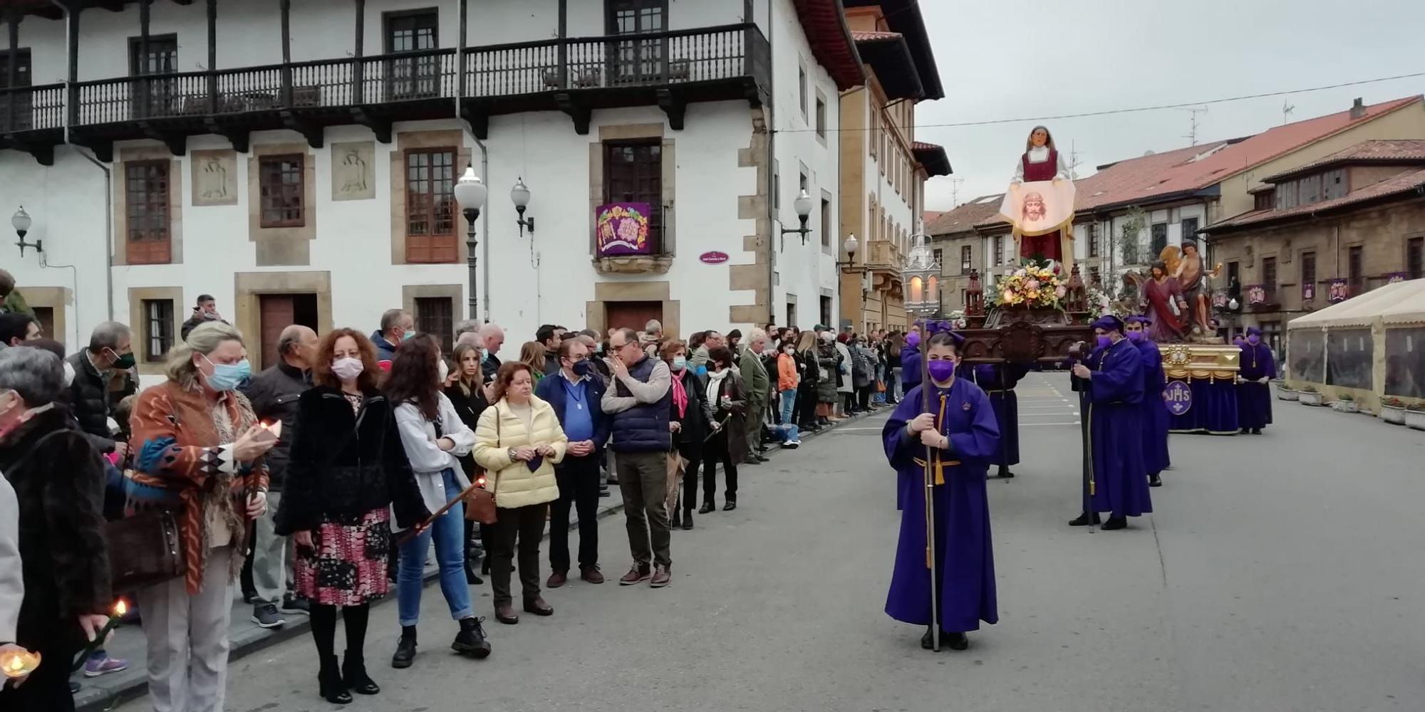 Pasión y devoción en el Desenclavo y en la Procesión del Santo Entierro en Villaviciosa.