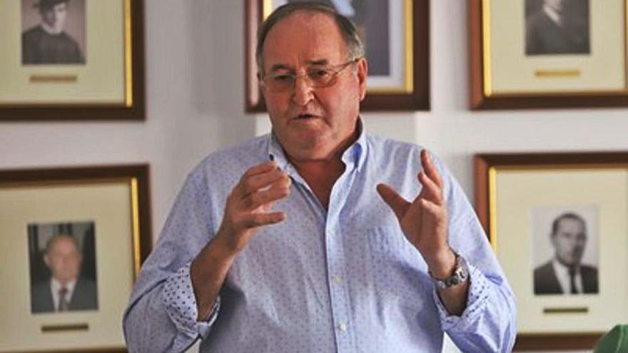Víctor Mateu, tras ser elegido alcalde por primera vez. | TORTAJADA