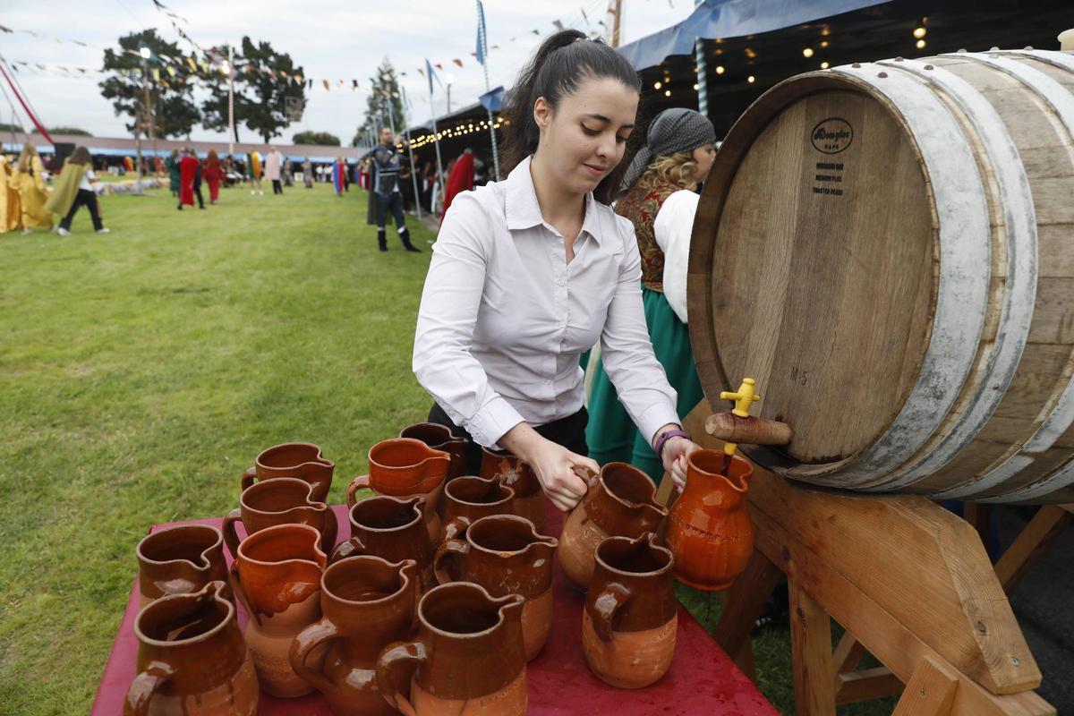 Exconxuraos hasta la bandera: espectacular noche en Llanera, con la gran cena medieval y la fiesta del fuego