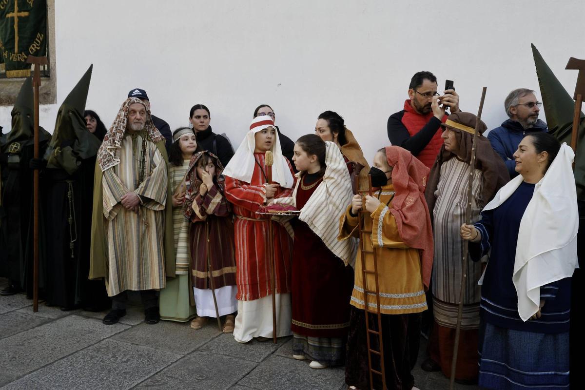 El lavatorio de los pies centra el Jueves Santo y da paso al día con más procesiones de la Semana Santa compostelana El lavatorio de los pies centra el Jueves Santo y da paso al día con más procesiones de la Semana Santa compostelana