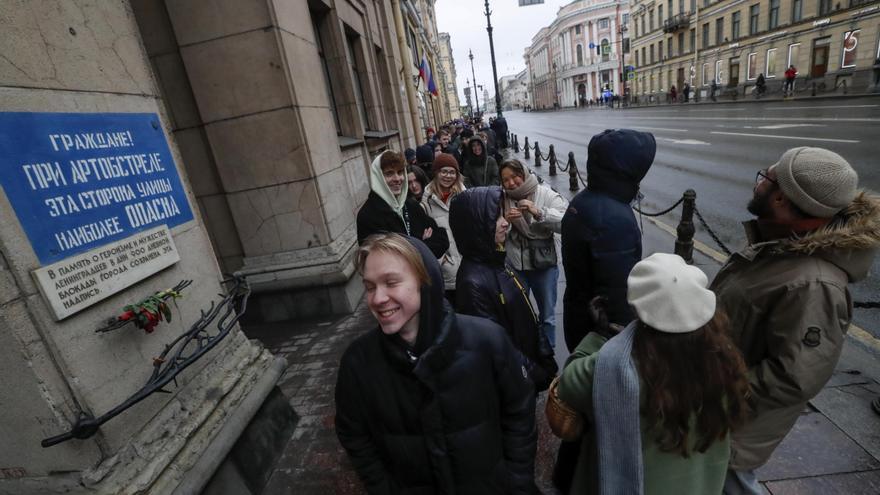 Largas colas para votar: las protestas sutiles contra Putin