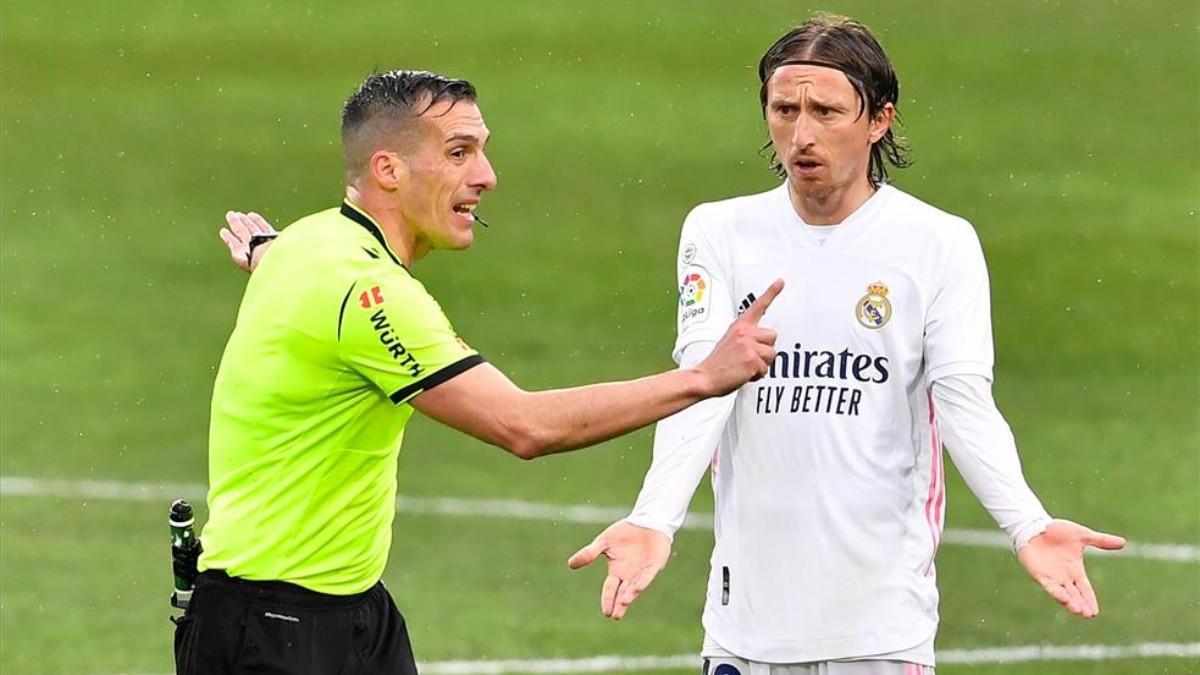 Modrić, junto a Estrada Fernández.