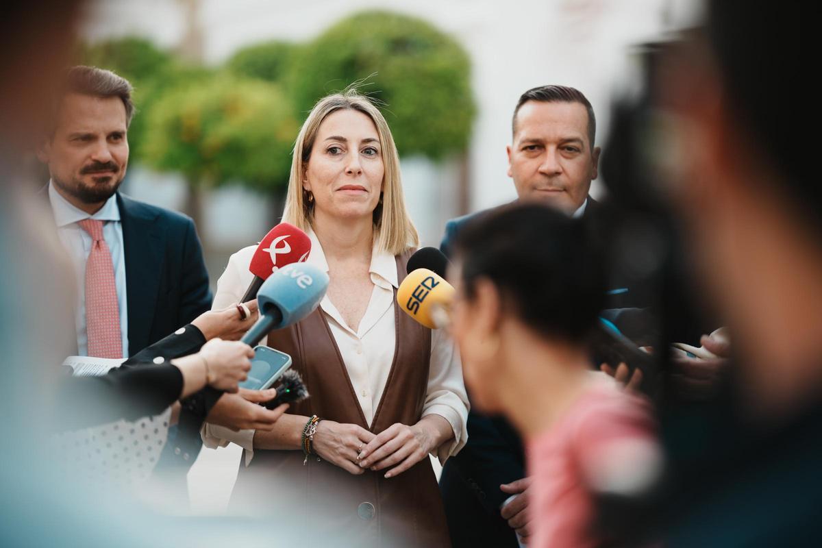 Fotogalería | Acuerdo PP-Vox para investir a María Guardiola presidenta de Extremadura Fotogalería | Acuerdo PP-Vox para investir a María Guardiola presidenta de Extremadura
