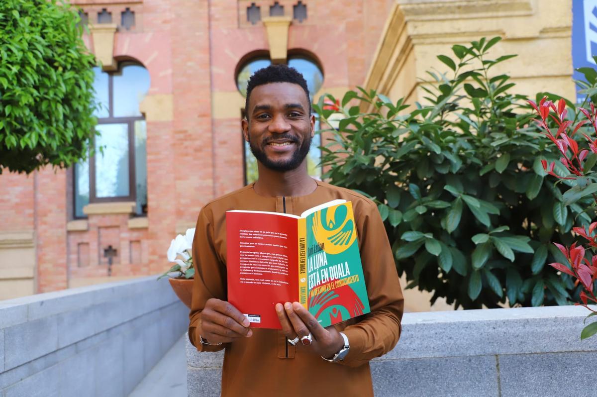 Sani Ladan, en el Rectorado de la Universidad de Córdoba.